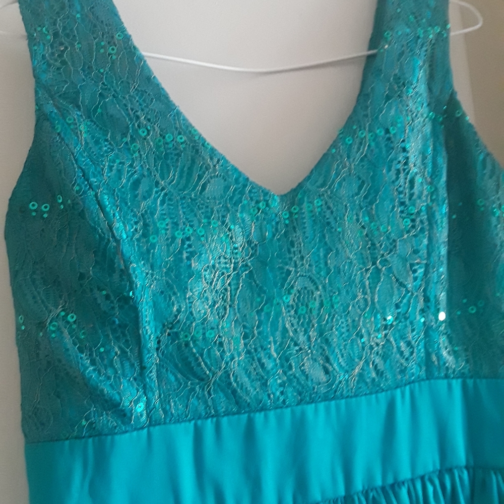 A beautiful Turquoise green dress, goes just below the knee.